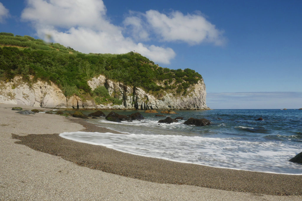Praia dos Moinhos, una de las playas más espectaculares de la isla de San Miguel