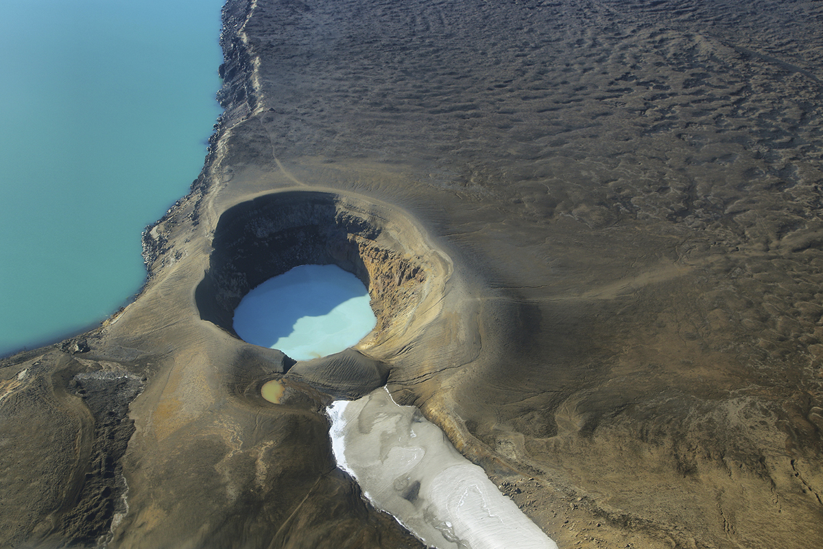 El lago Öskjuvatn uno de los volcanes más míticos de Islandia (iStock)